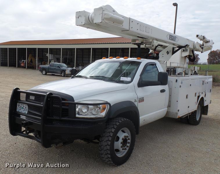 image for item DD2452 2009 Dodge Ram 5500 bucket truck