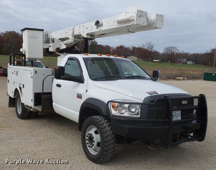 image for item DD2452 2009 Dodge Ram 5500 bucket truck