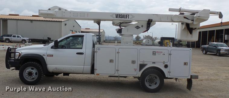 image for item DD2452 2009 Dodge Ram 5500 bucket truck