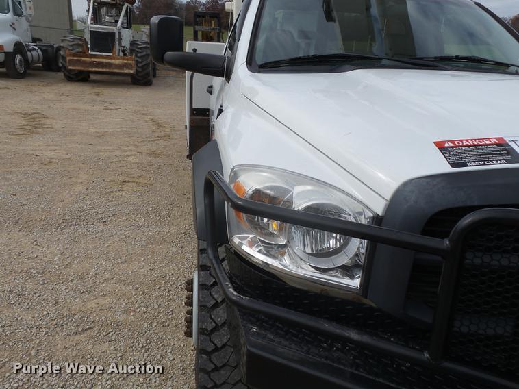 image for item DD2452 2009 Dodge Ram 5500 bucket truck