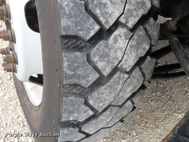 image for item DD2452 2009 Dodge Ram 5500 bucket truck