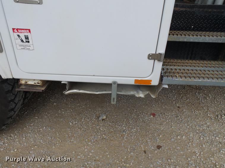 image for item DD2452 2009 Dodge Ram 5500 bucket truck