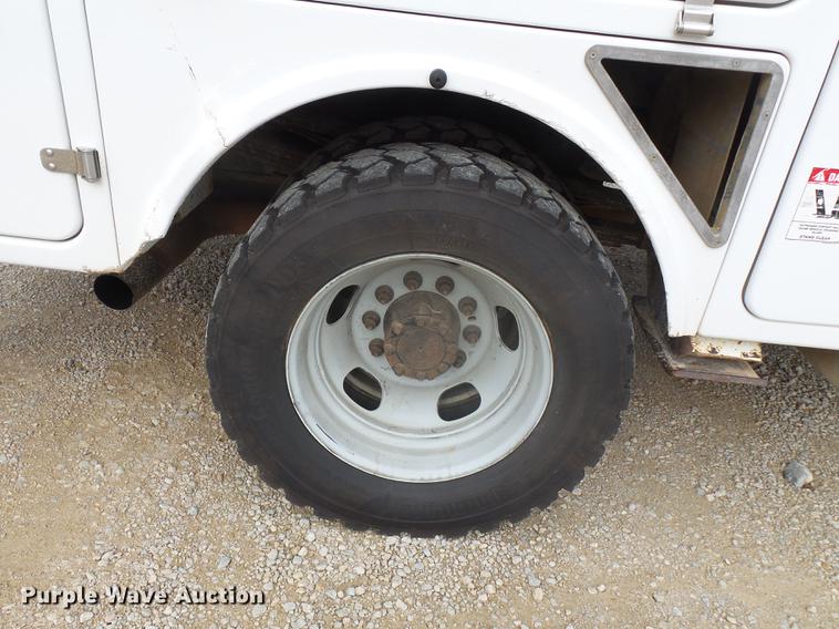 image for item DD2452 2009 Dodge Ram 5500 bucket truck