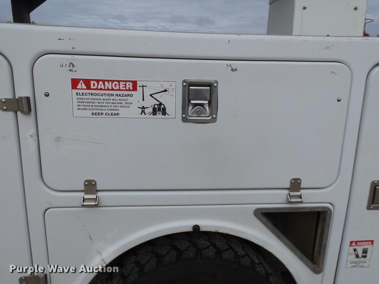 image for item DD2452 2009 Dodge Ram 5500 bucket truck