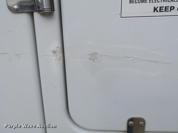 image for item DD2452 2009 Dodge Ram 5500 bucket truck