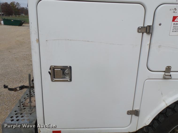 image for item DD2452 2009 Dodge Ram 5500 bucket truck