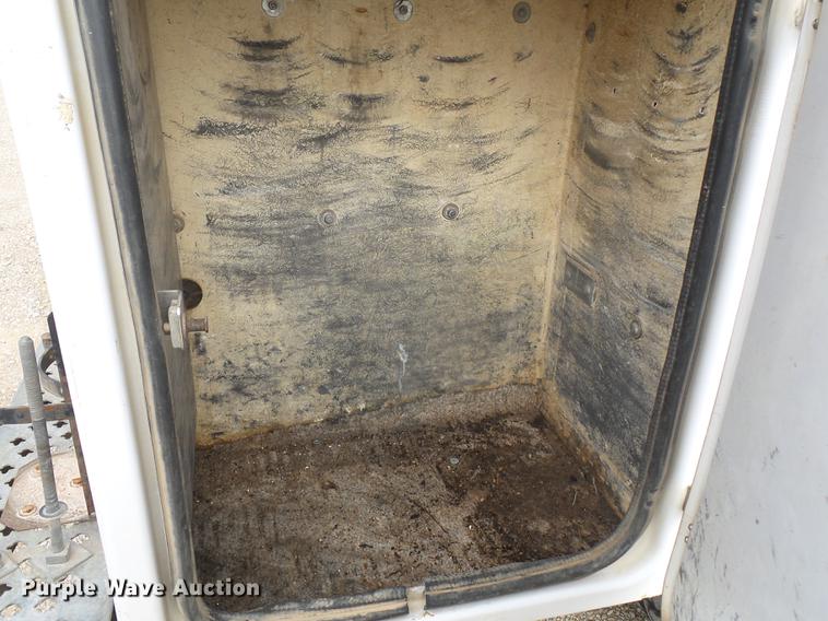 image for item DD2452 2009 Dodge Ram 5500 bucket truck