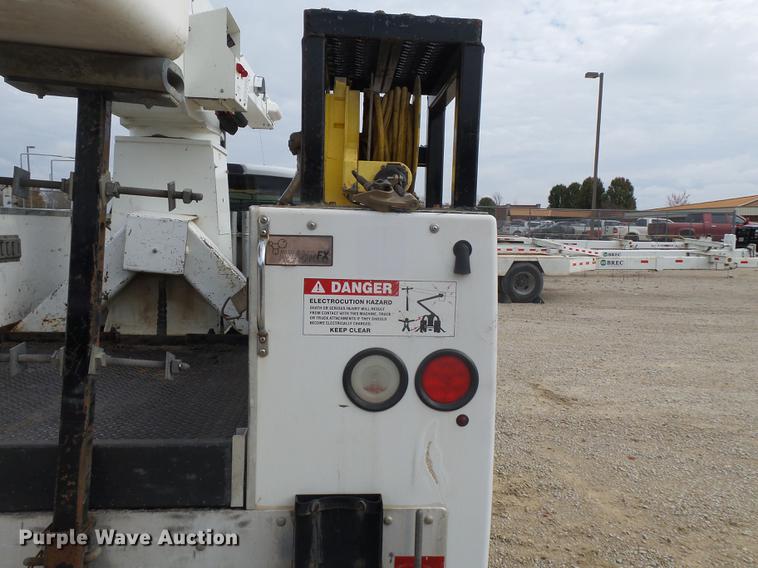 image for item DD2452 2009 Dodge Ram 5500 bucket truck