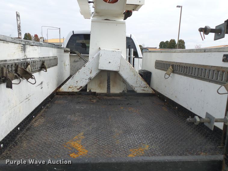 image for item DD2452 2009 Dodge Ram 5500 bucket truck