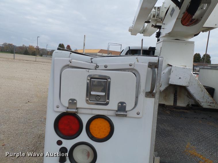 image for item DD2452 2009 Dodge Ram 5500 bucket truck