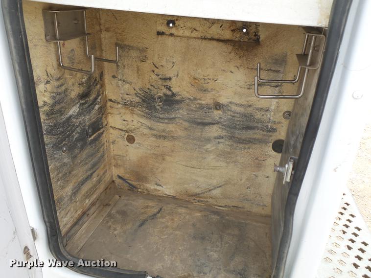 image for item DD2452 2009 Dodge Ram 5500 bucket truck