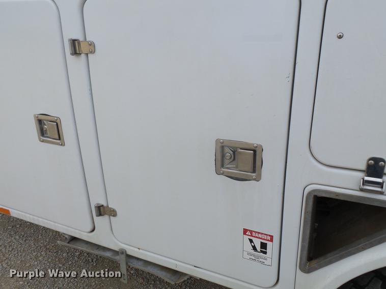 image for item DD2452 2009 Dodge Ram 5500 bucket truck