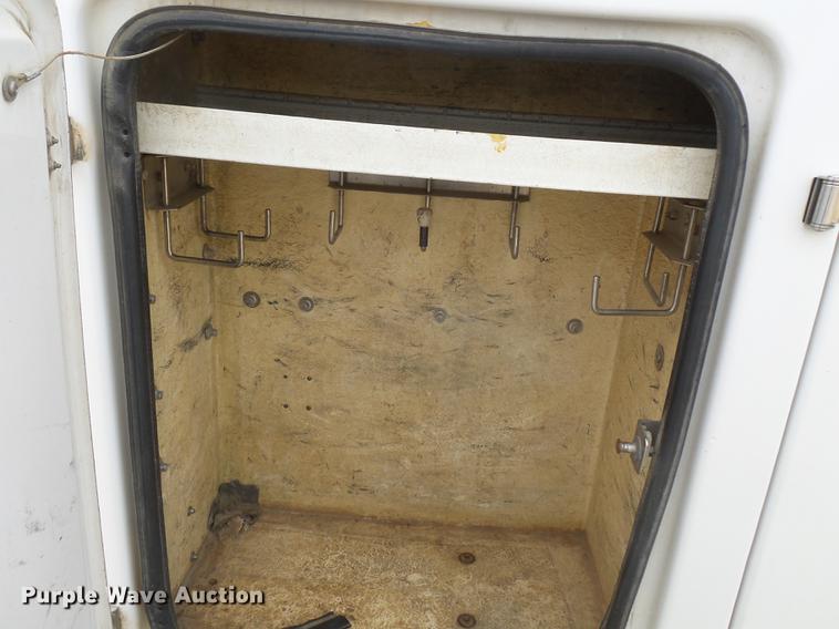 image for item DD2452 2009 Dodge Ram 5500 bucket truck