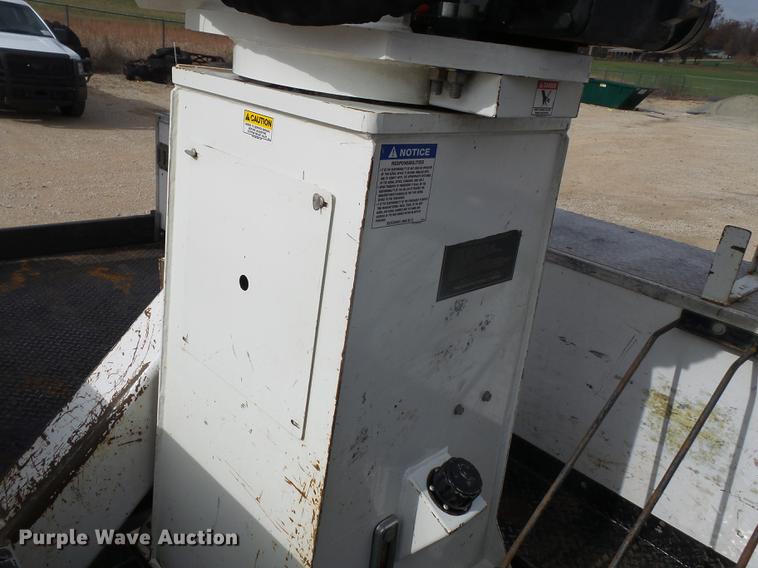 image for item DD2452 2009 Dodge Ram 5500 bucket truck