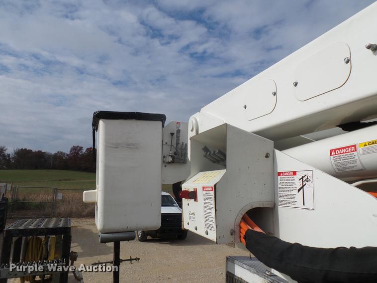 image for item DD2452 2009 Dodge Ram 5500 bucket truck