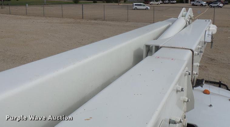 image for item DD2452 2009 Dodge Ram 5500 bucket truck