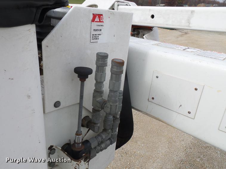 image for item DD2452 2009 Dodge Ram 5500 bucket truck