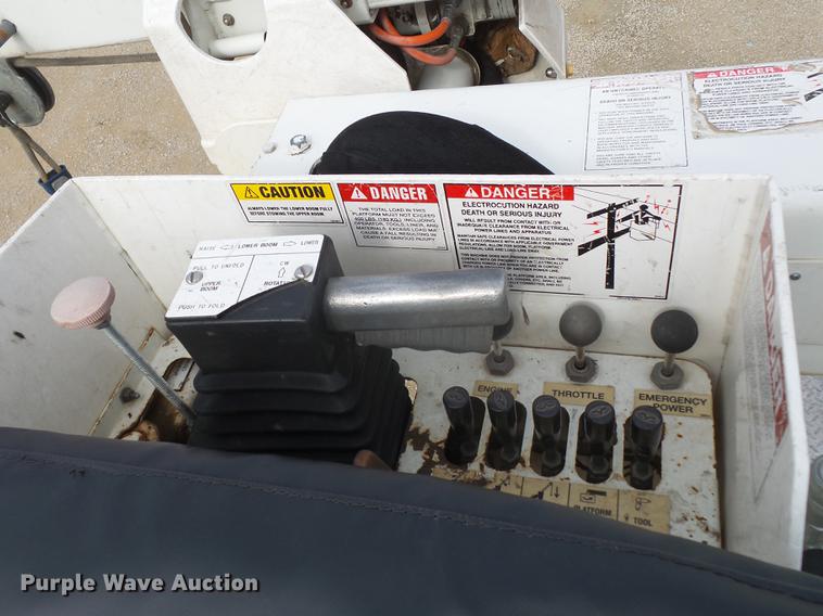 image for item DD2452 2009 Dodge Ram 5500 bucket truck