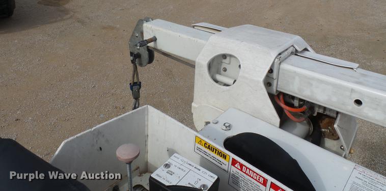 image for item DD2452 2009 Dodge Ram 5500 bucket truck