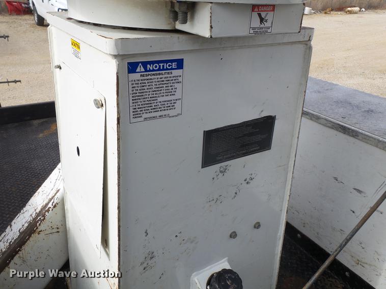 image for item DD2452 2009 Dodge Ram 5500 bucket truck