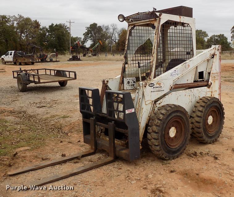 image for item DD3511 1975 Bobcat M-825 skid steer