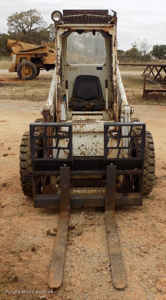 image for item DD3511 1975 Bobcat M-825 skid steer