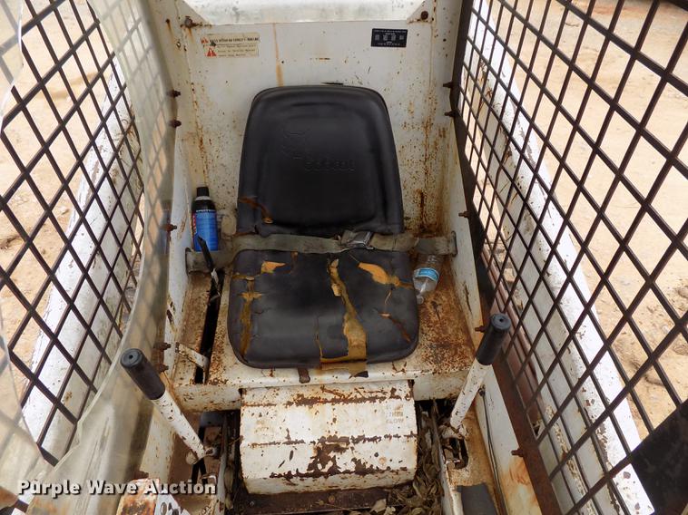 image for item DD3511 1975 Bobcat M-825 skid steer