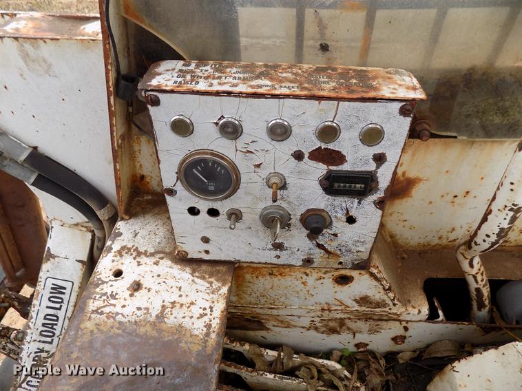 image for item DD3511 1975 Bobcat M-825 skid steer