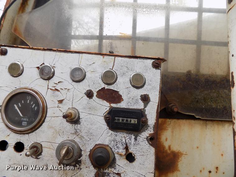 image for item DD3511 1975 Bobcat M-825 skid steer