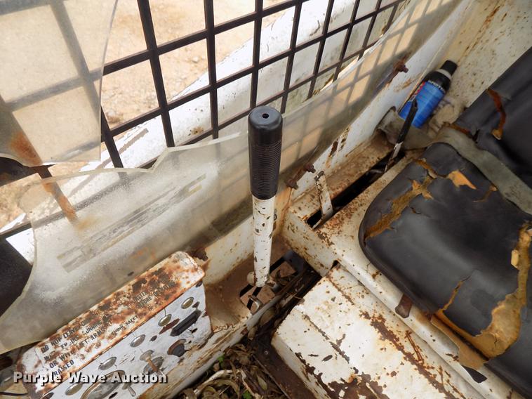 image for item DD3511 1975 Bobcat M-825 skid steer