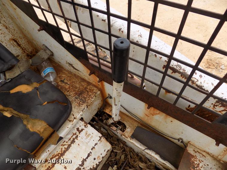 image for item DD3511 1975 Bobcat M-825 skid steer