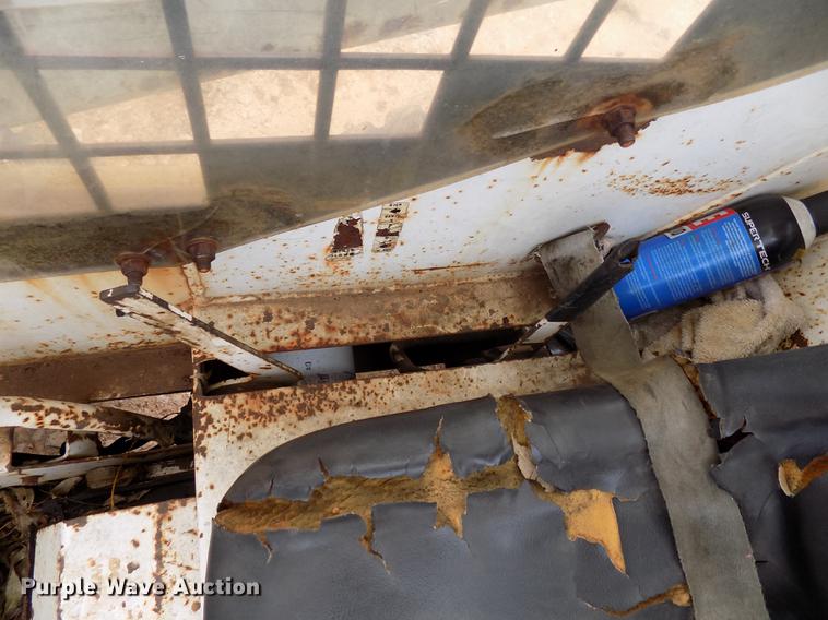 image for item DD3511 1975 Bobcat M-825 skid steer