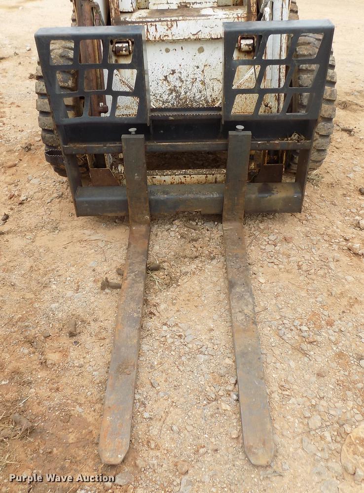 image for item DD3511 1975 Bobcat M-825 skid steer