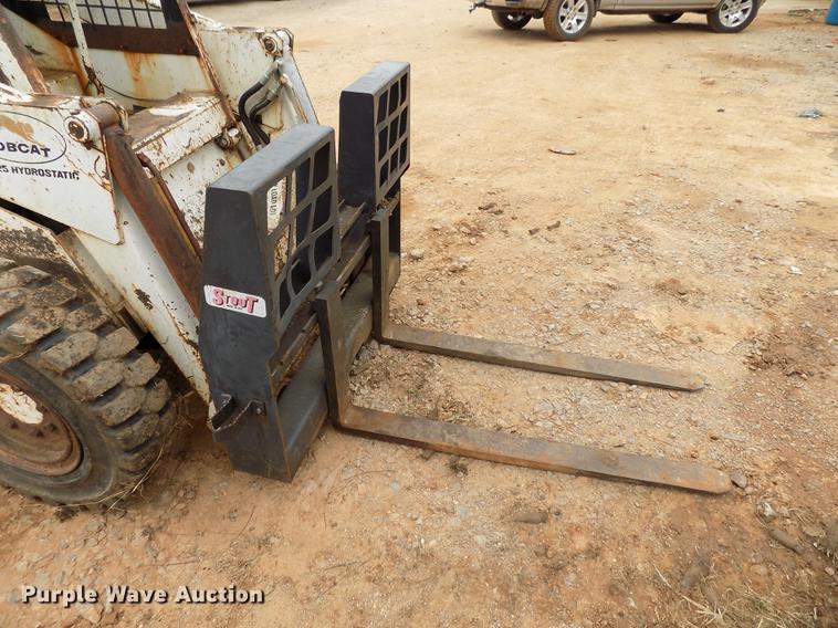 image for item DD3511 1975 Bobcat M-825 skid steer