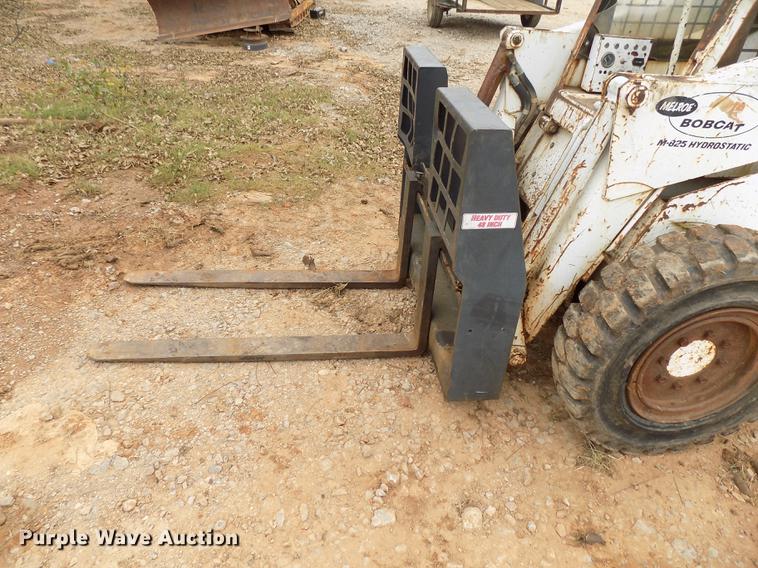 image for item DD3511 1975 Bobcat M-825 skid steer