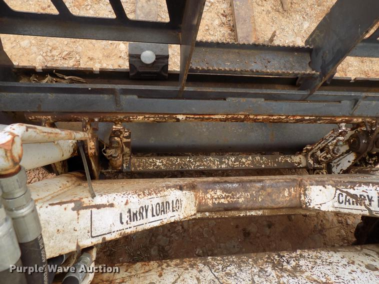 image for item DD3511 1975 Bobcat M-825 skid steer