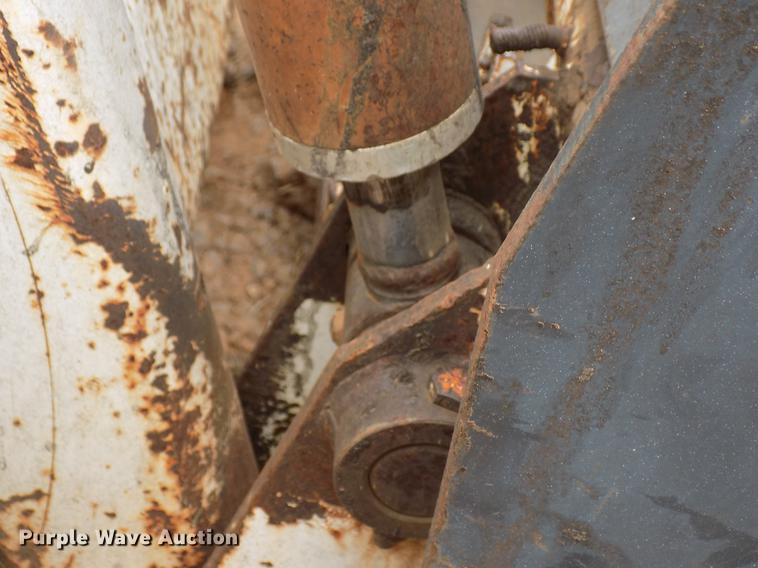 image for item DD3511 1975 Bobcat M-825 skid steer