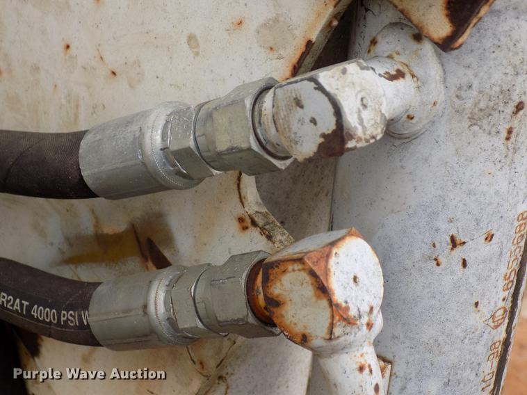 image for item DD3511 1975 Bobcat M-825 skid steer