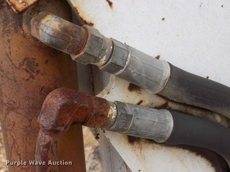 image for item DD3511 1975 Bobcat M-825 skid steer