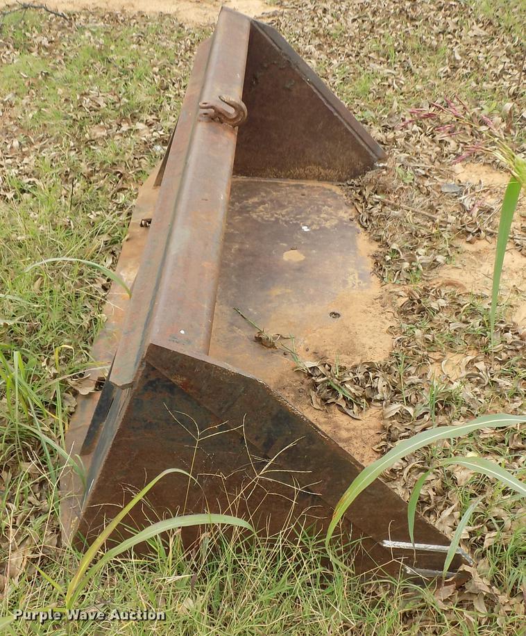 image for item DD3511 1975 Bobcat M-825 skid steer