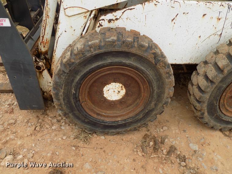 image for item DD3511 1975 Bobcat M-825 skid steer