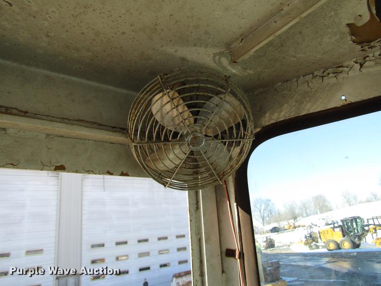 image for item DD3897 1969 Caterpillar 950 wheel loader