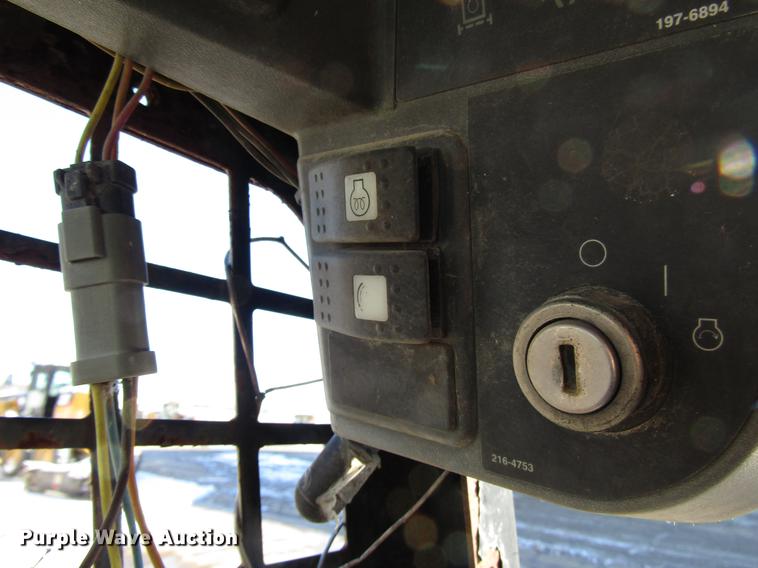 image for item DD3898 Caterpillar 226B skid steer