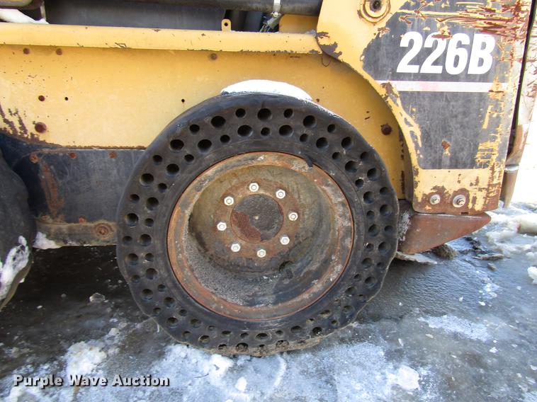 image for item DD3898 Caterpillar 226B skid steer