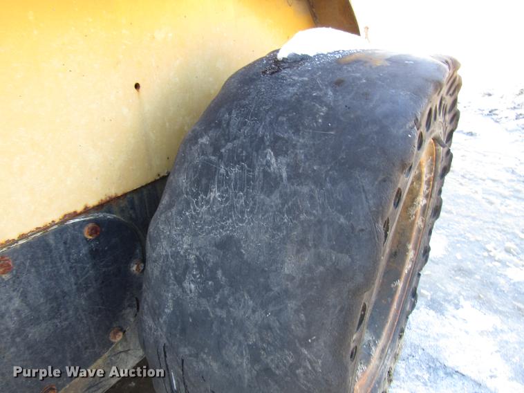 image for item DD3898 Caterpillar 226B skid steer