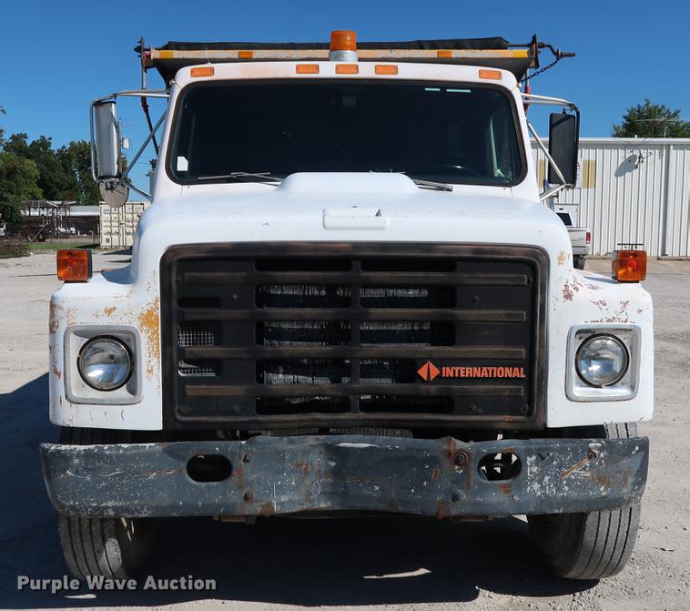 image for item DD5331 1988 International 1954 dump truck