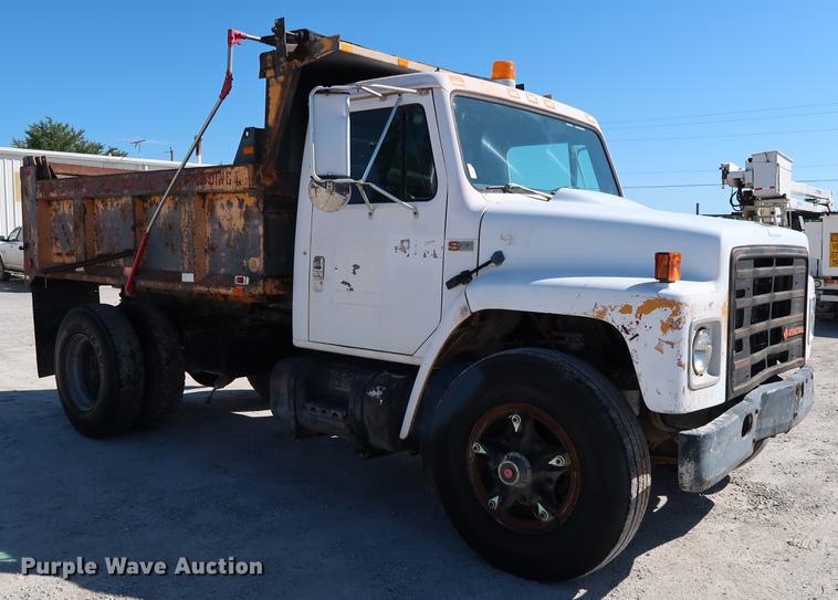 image for item DD5331 1988 International 1954 dump truck