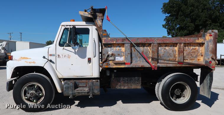 image for item DD5331 1988 International 1954 dump truck