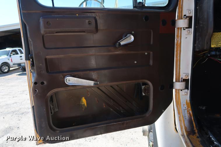 image for item DD5331 1988 International 1954 dump truck