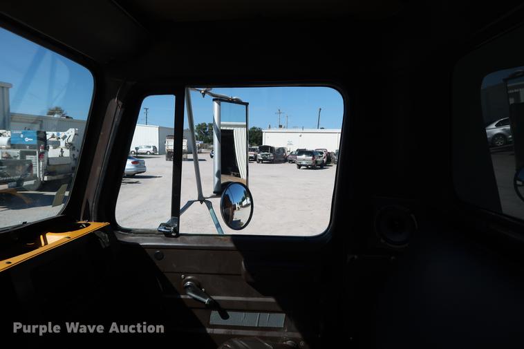 image for item DD5331 1988 International 1954 dump truck